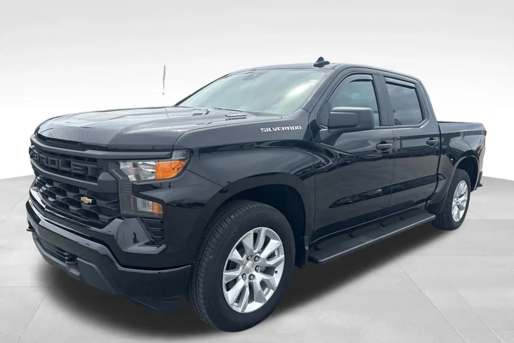 2024 Chevrolet Silverado 1500 Custom photo 1