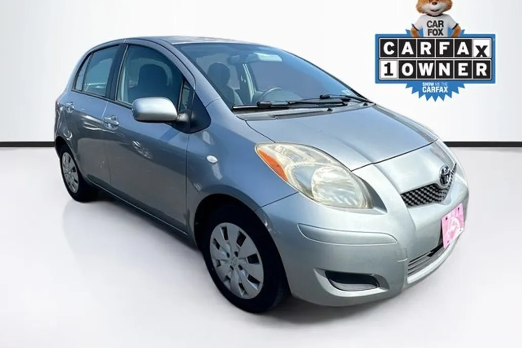 2011 Toyota Yaris Base photo 1