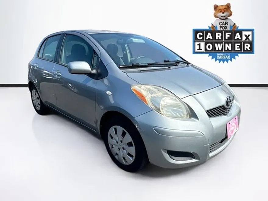2011 Toyota Yaris Base photo 1
