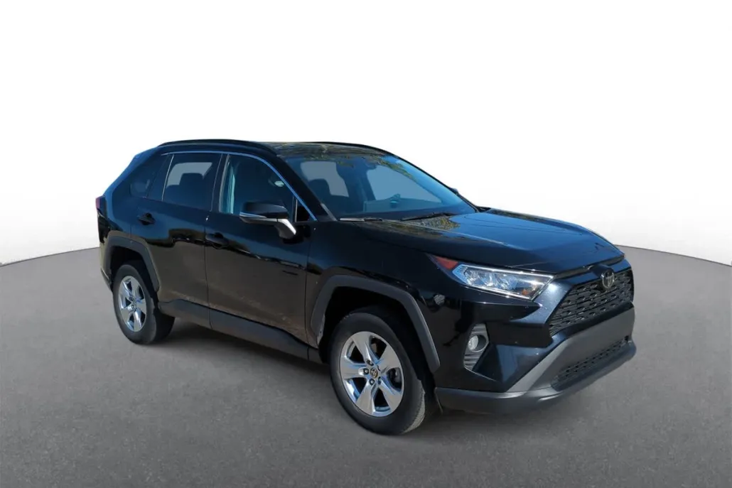 2021 Toyota RAV4 XLE photo 1