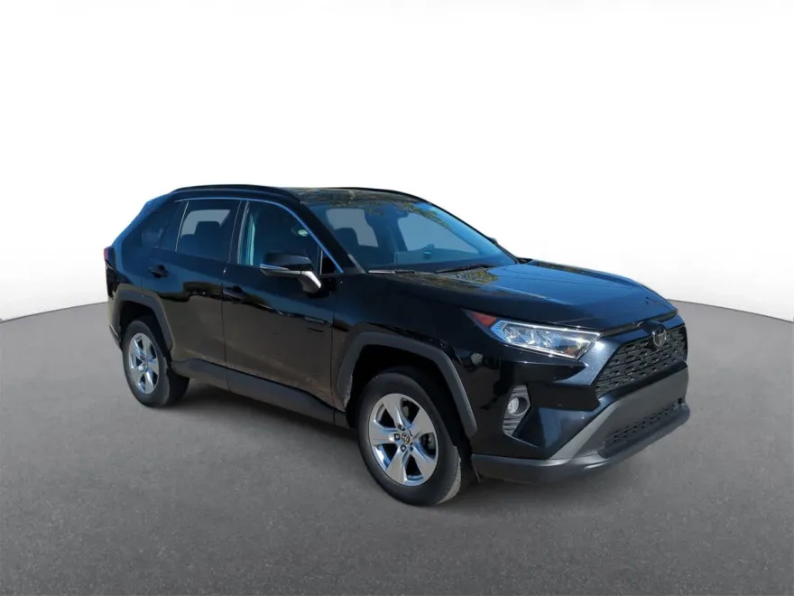 2021 Toyota RAV4 XLE photo 1