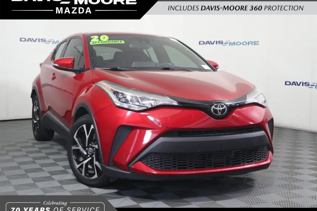 2020 Toyota C-HR XLE photo 1