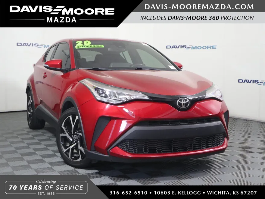 2020 Toyota C-HR XLE photo 1