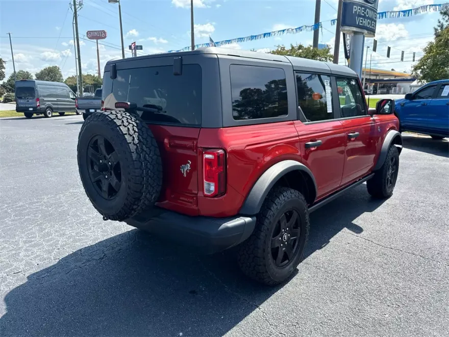 2024 Ford Bronco Black Diamond photo 1