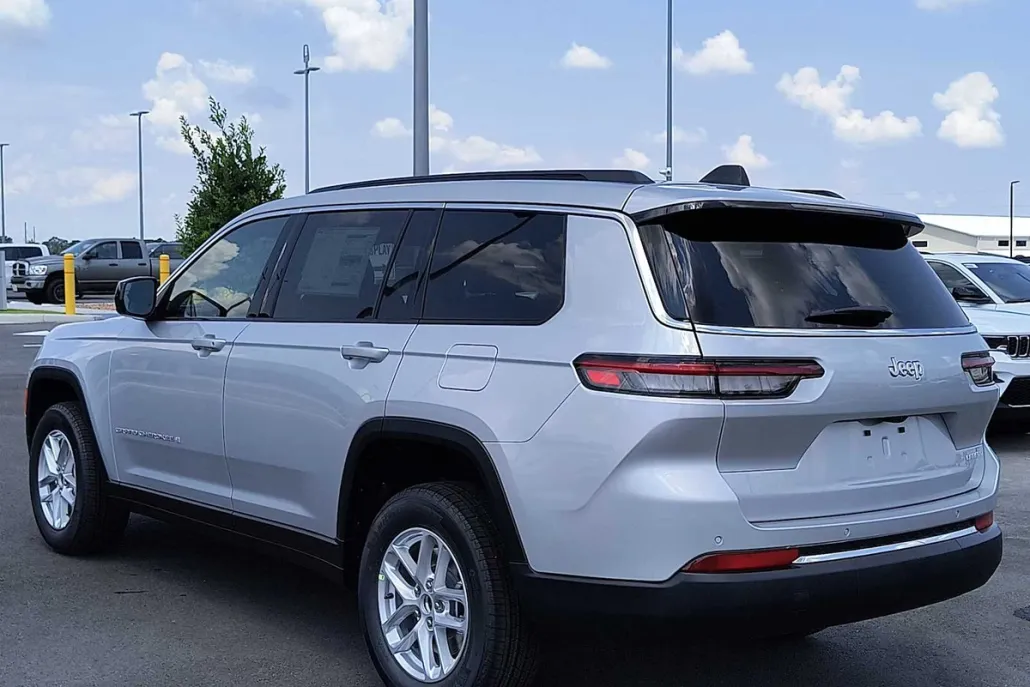 2025 Jeep Grand Cherokee Laredo X photo 1