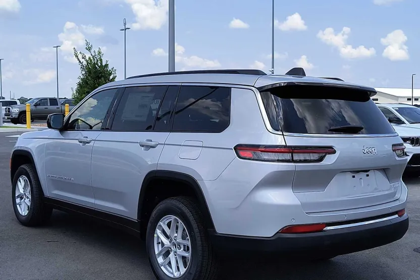 2025 Jeep Grand Cherokee Laredo X photo 1