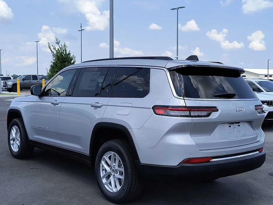 2025 Jeep Grand Cherokee Laredo X photo 1