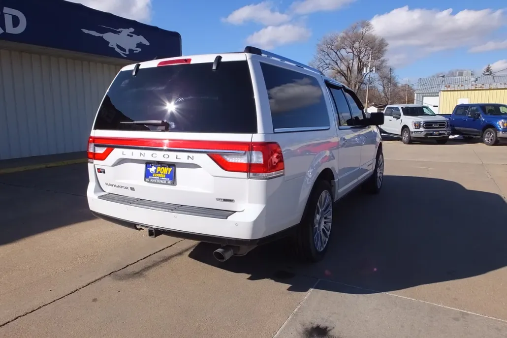 2016 Lincoln Navigator L Reserve photo 1
