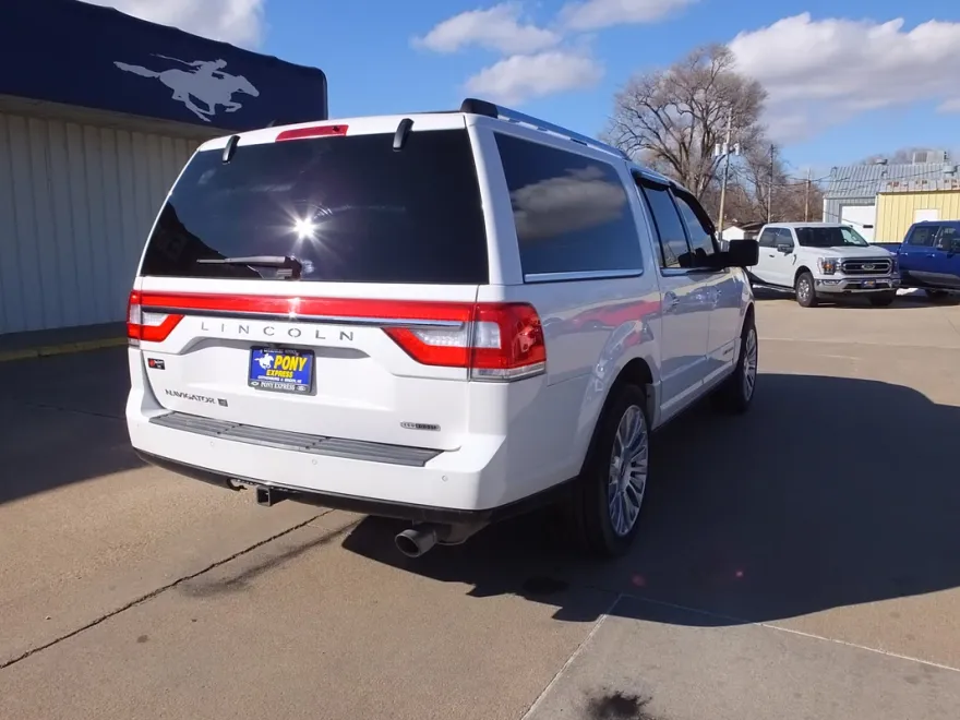 2016 Lincoln Navigator L Reserve photo 1
