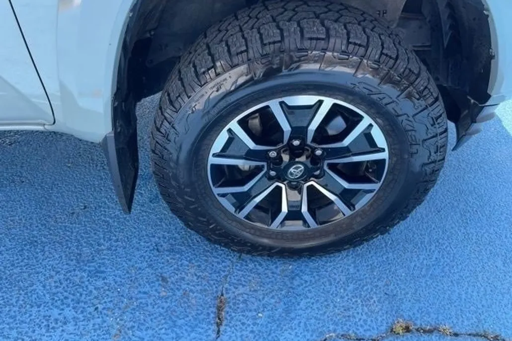 2023 Toyota Tacoma TRD Sport V6 photo 1