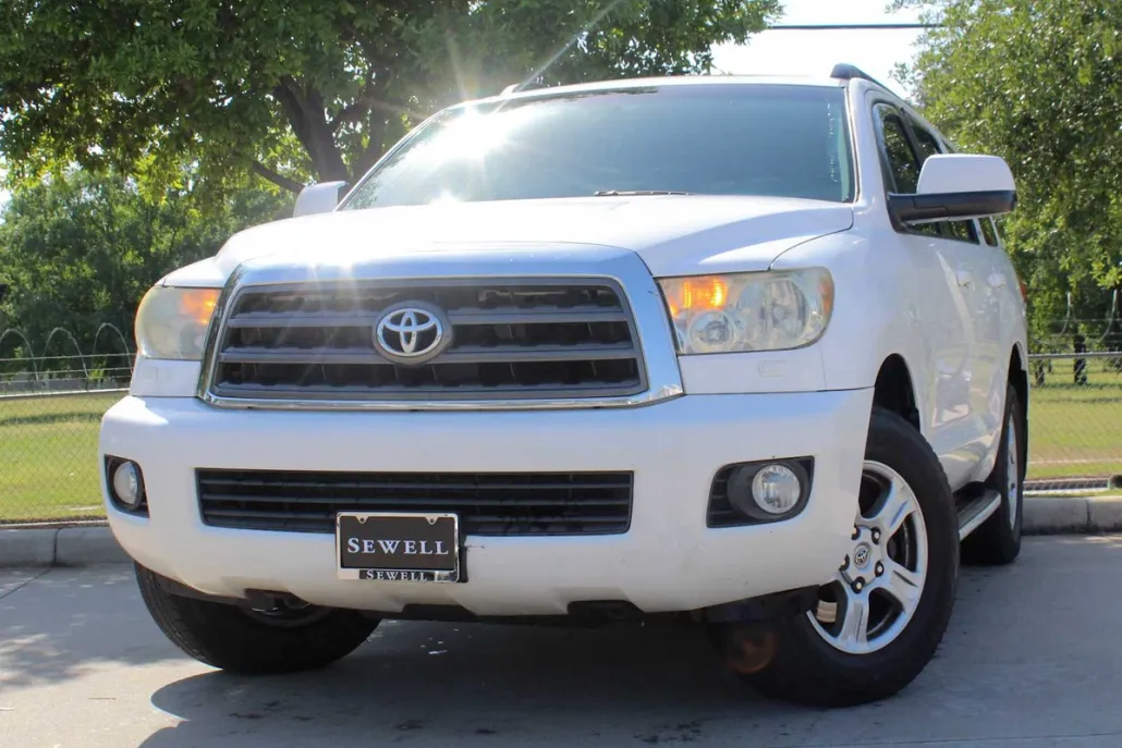 2010 Toyota Sequoia SR5 photo 1