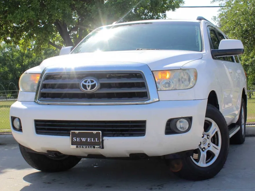 2010 Toyota Sequoia SR5 photo 1
