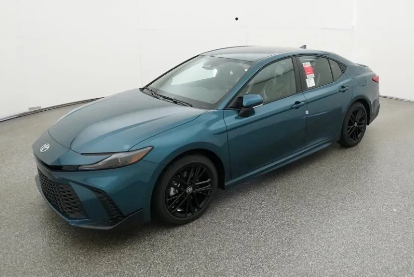 2026 Toyota Camry SE photo 1