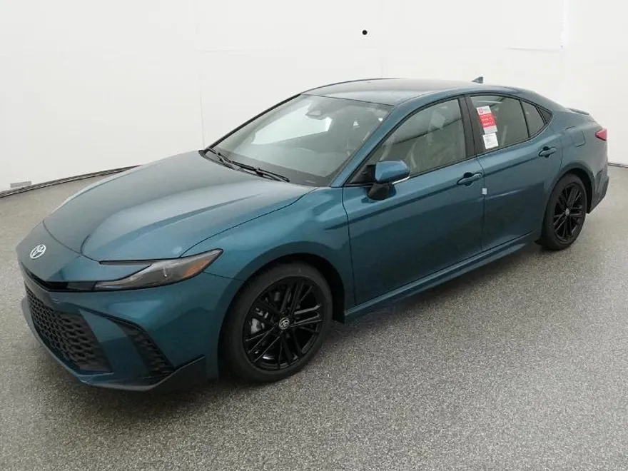 2026 Toyota Camry SE photo 1