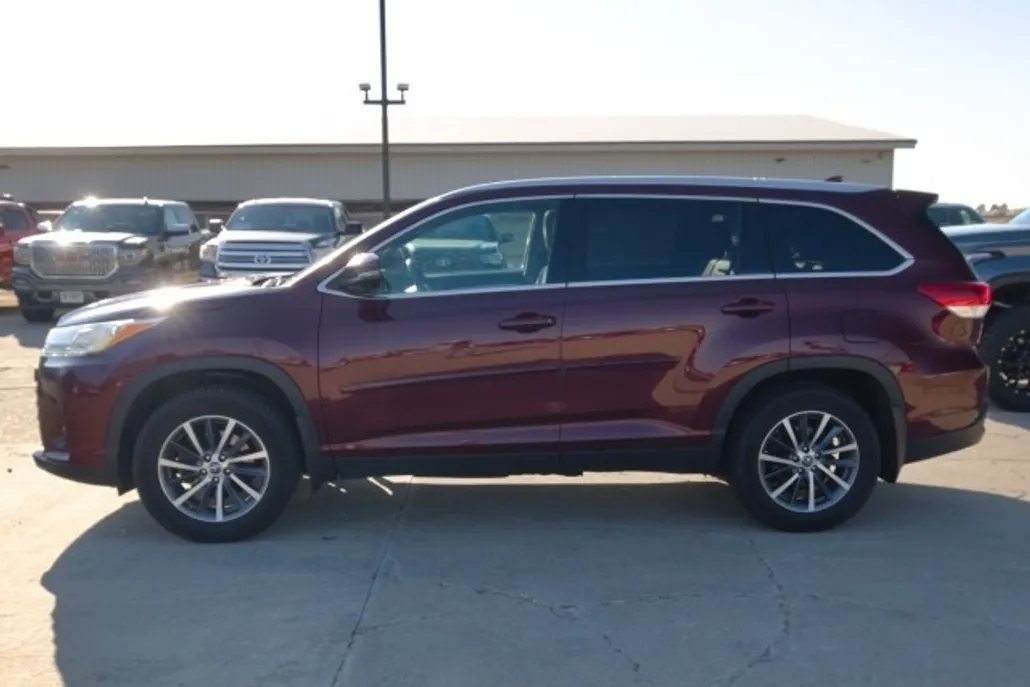 2019 Toyota Highlander XLE photo 1