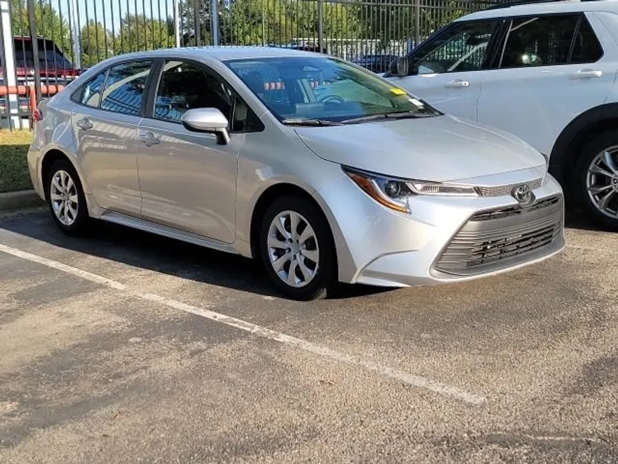 2023 Toyota Corolla LE photo 1