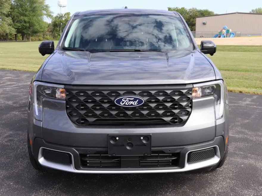 2025 Ford Maverick Lariat photo 1