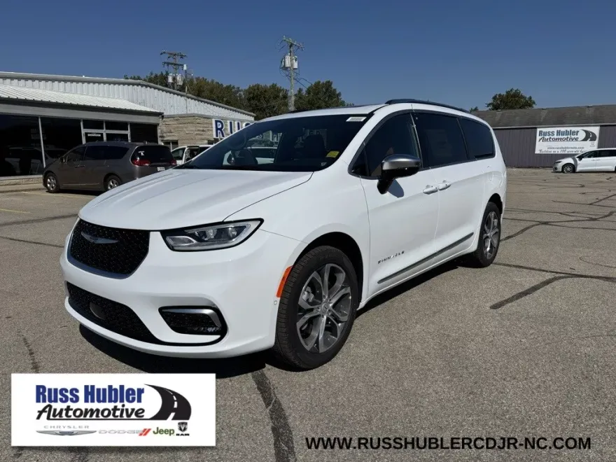 2026 Chrysler Pacifica Pinnacle photo 1