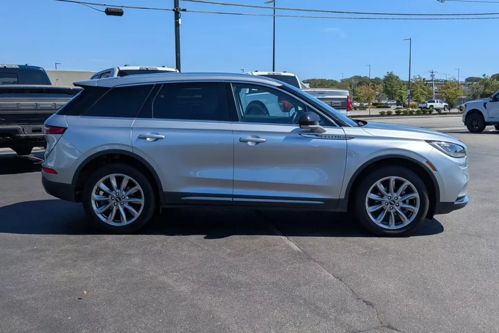 2022 Lincoln Corsair Standard photo 1