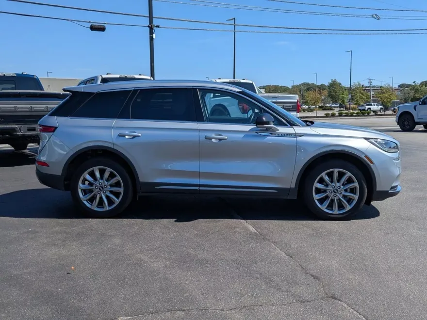 2022 Lincoln Corsair Standard photo 1