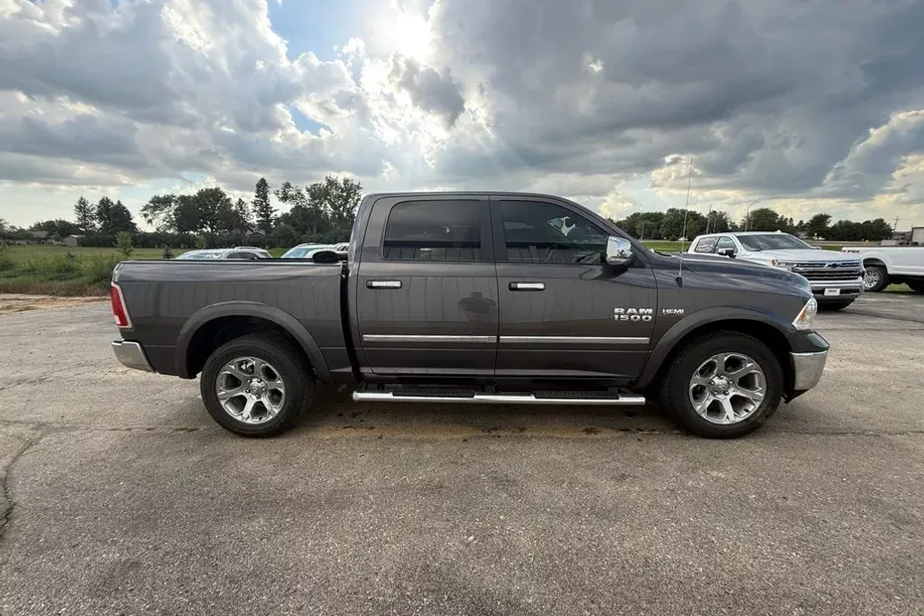 2017 Ram 1500 Laramie photo 1