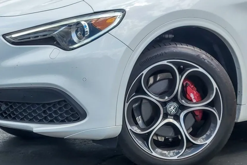 2022 Alfa Romeo Stelvio Ti Sport photo 1