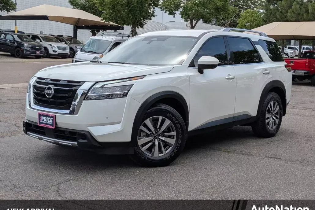 2023 Nissan Pathfinder SL photo 1