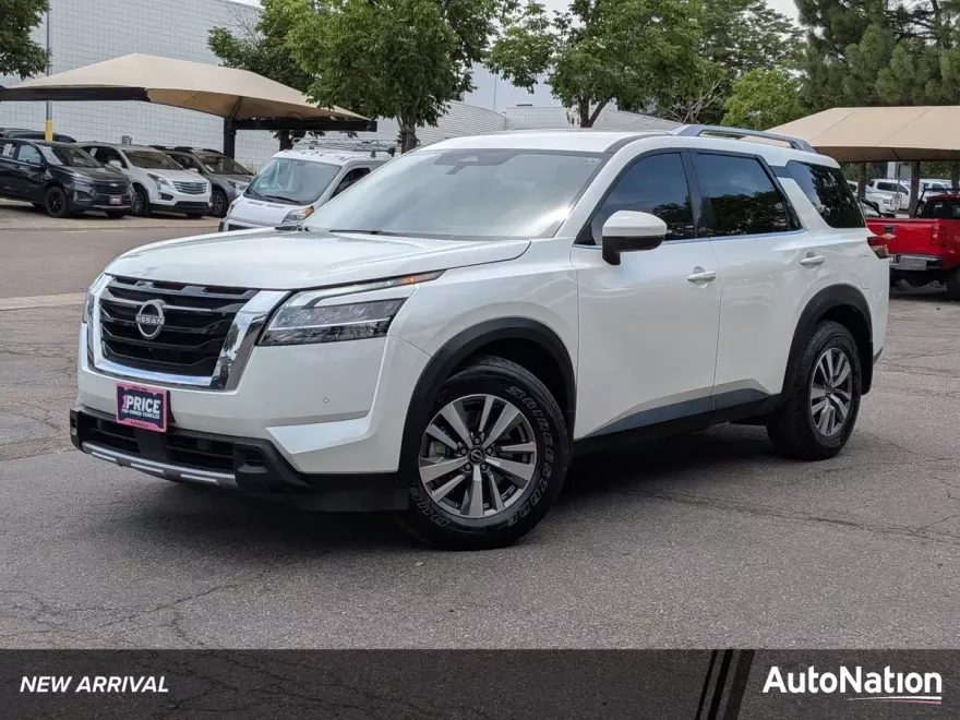 2023 Nissan Pathfinder SL photo 1