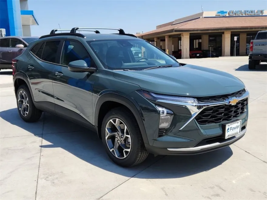 2025 Chevrolet Trax LT photo 1