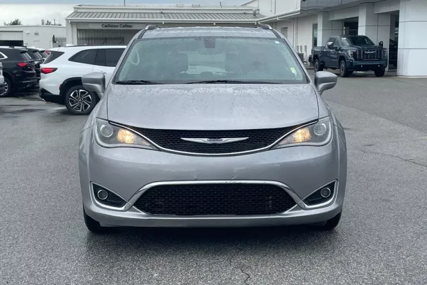 2020 Chrysler Pacifica Touring L photo 1