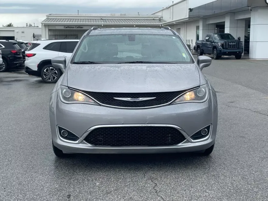 2020 Chrysler Pacifica Touring L photo 1