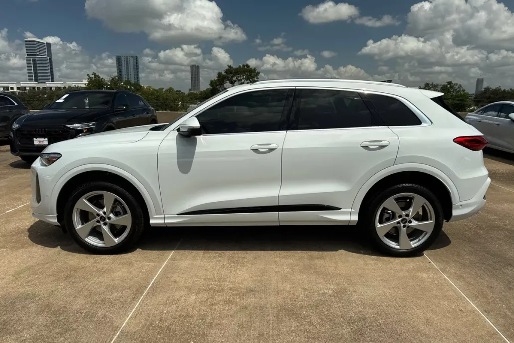 2025 Audi Q5 2.0T Premium Plus photo 1