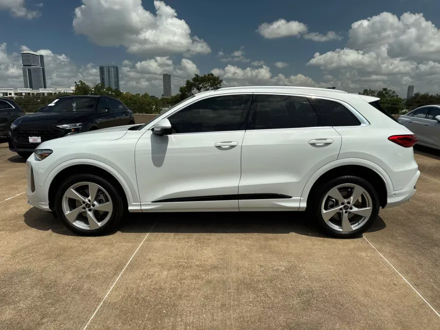 2025 Audi Q5 2.0T Premium Plus photo 1