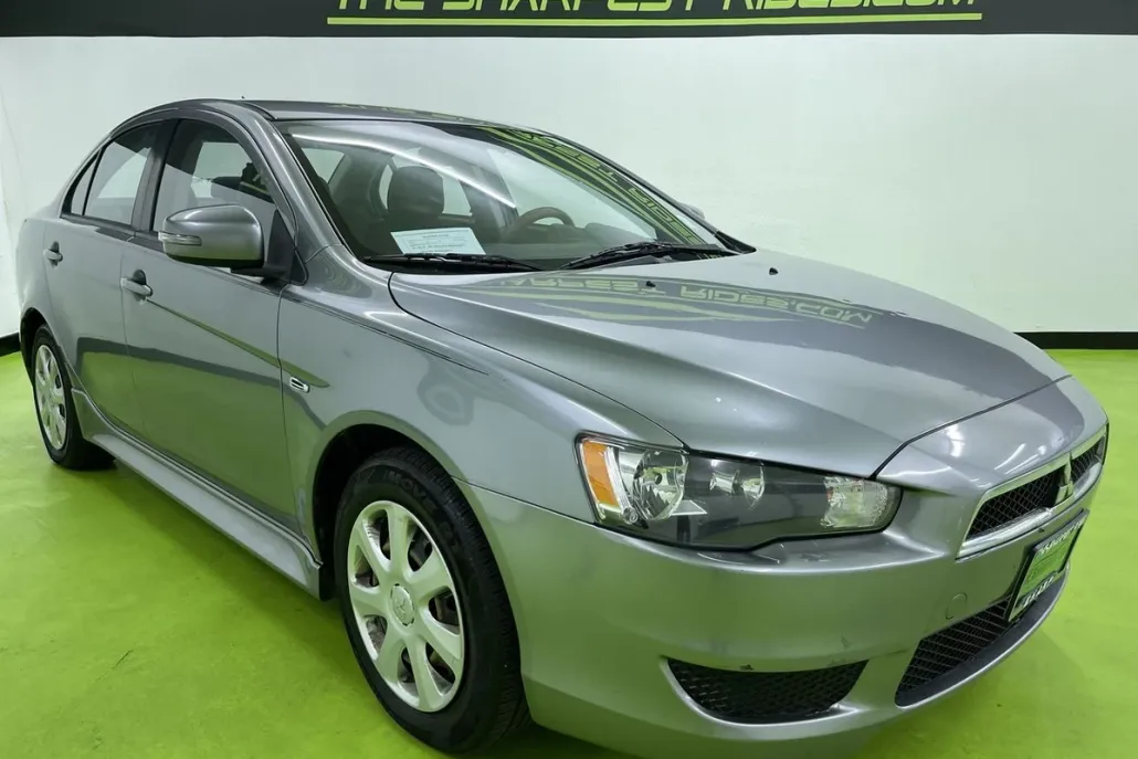 2015 Mitsubishi Lancer ES photo 1