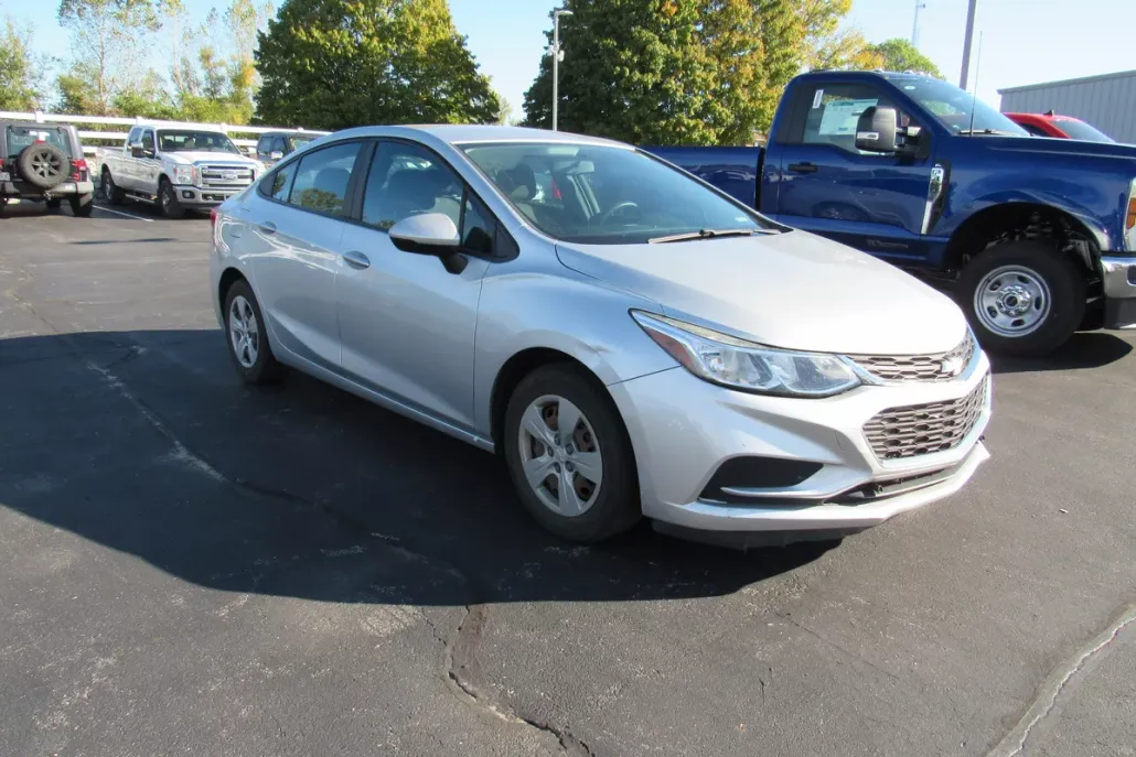 2017 Chevrolet Cruze LS photo 1
