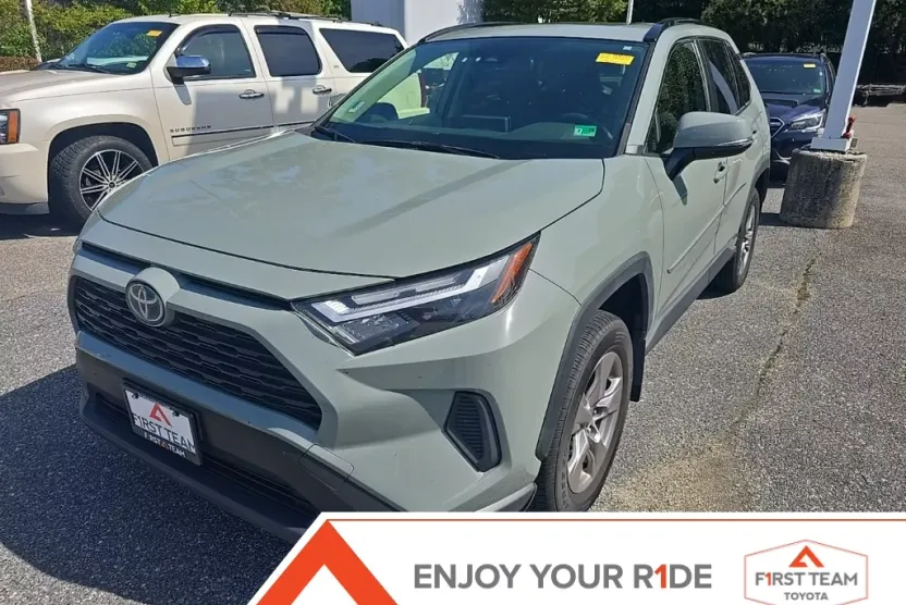 2022 Toyota RAV4 Hybrid XLE photo 1