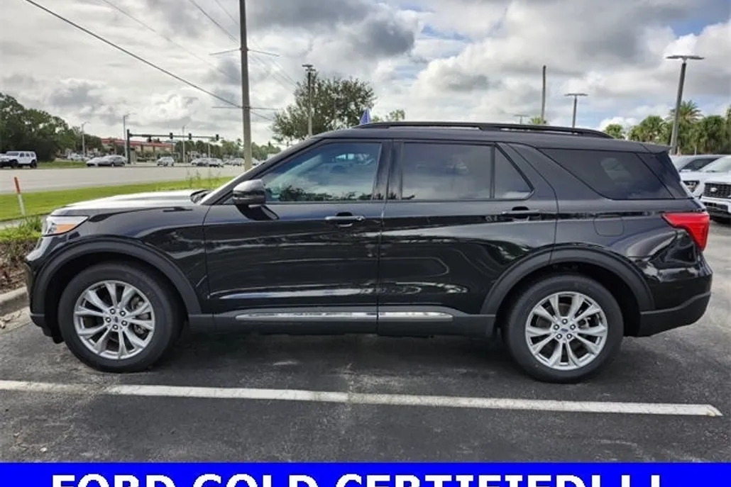 2024 Ford Explorer XLT photo 1