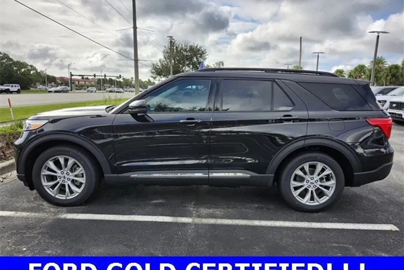 2024 Ford Explorer XLT photo 1