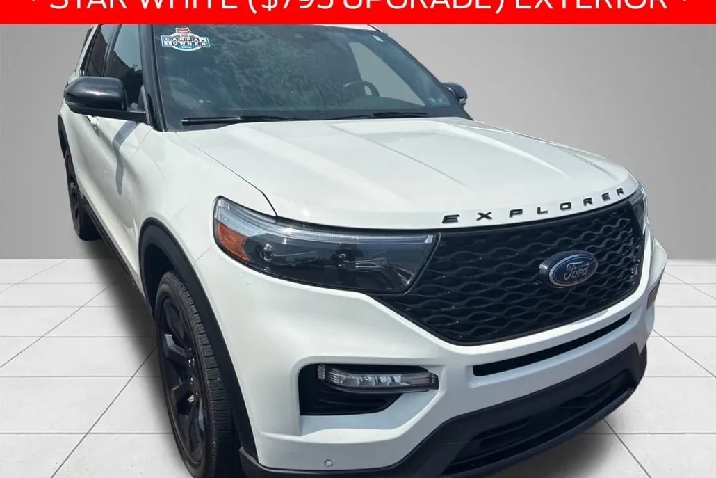 2022 Ford Explorer ST photo 1