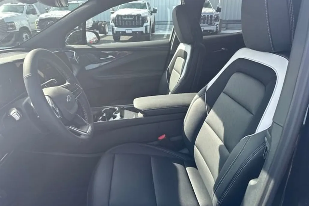 2025 Chevrolet Blazer EV photo 1