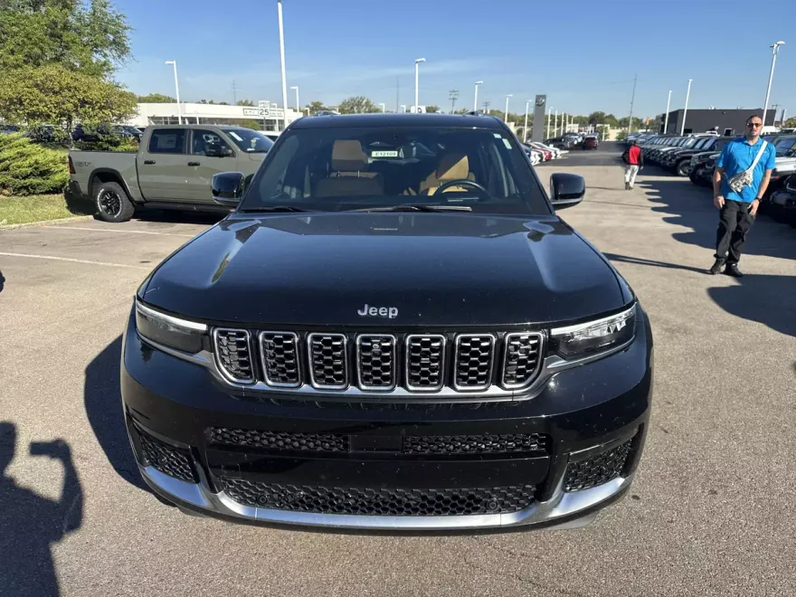 2021 Jeep Grand Cherokee L Summit photo 1