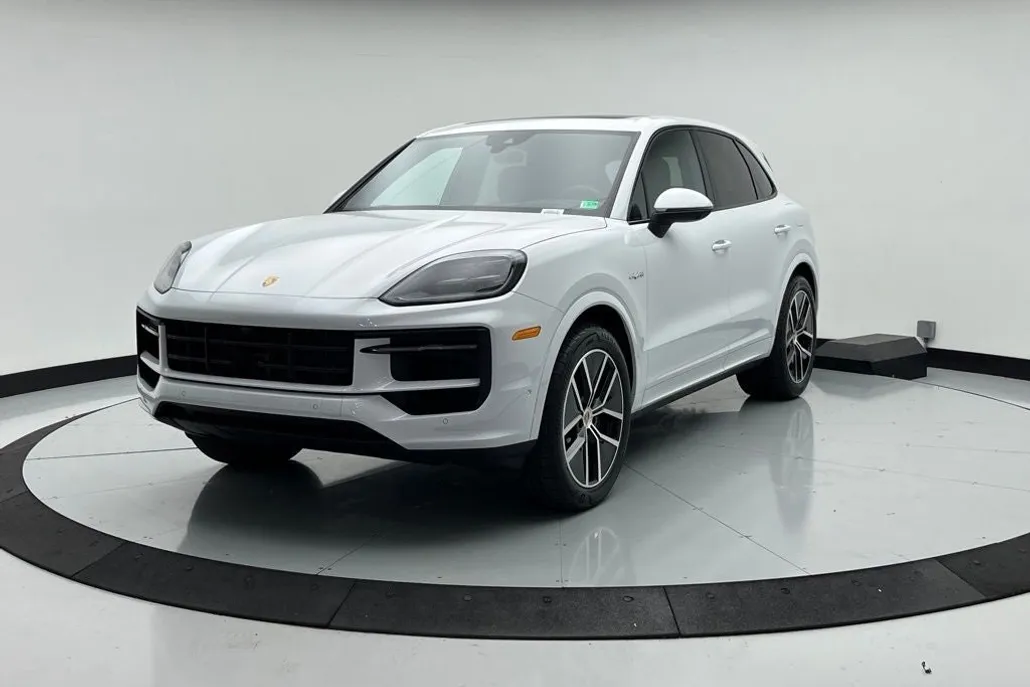 2026 Porsche Cayenne E-Hybrid Base photo 1