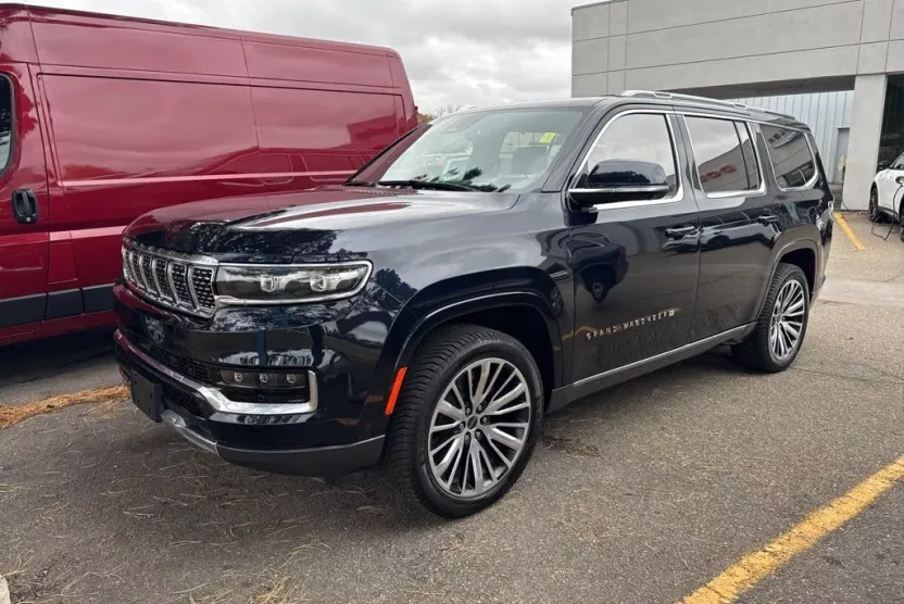 2022 Jeep Grand Wagoneer III photo 1