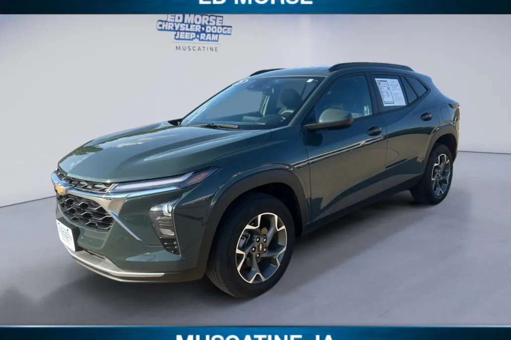 2025 Chevrolet Trax LT photo 1