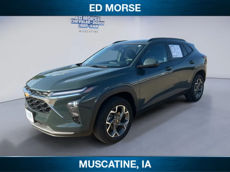 2025 Chevrolet Trax LT photo 1