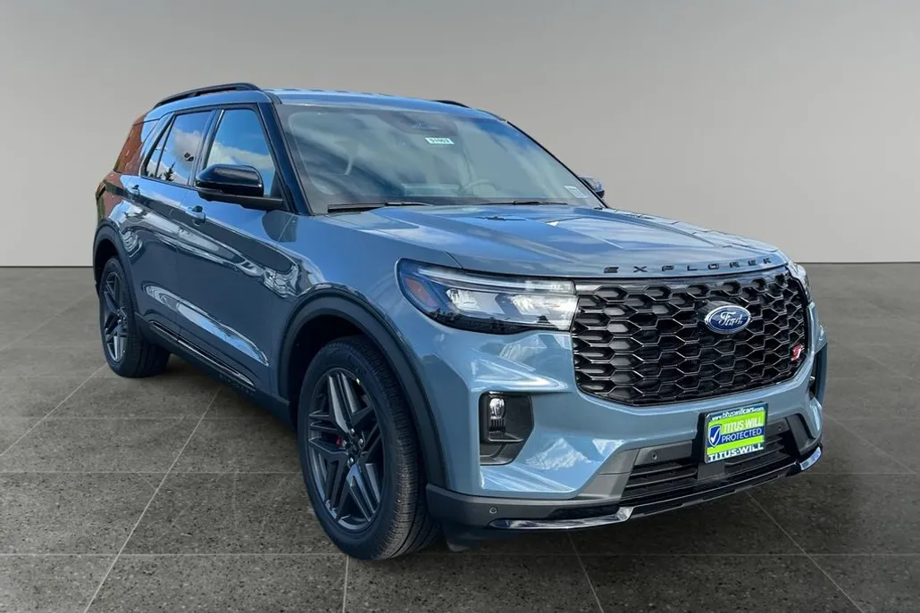 2025 Ford Explorer ST photo 1