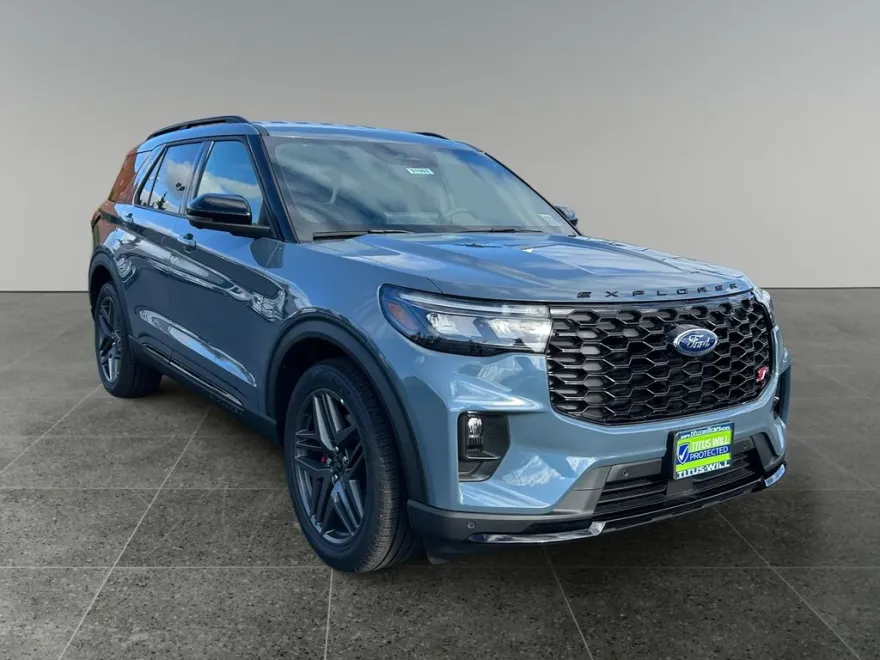 2025 Ford Explorer ST photo 1