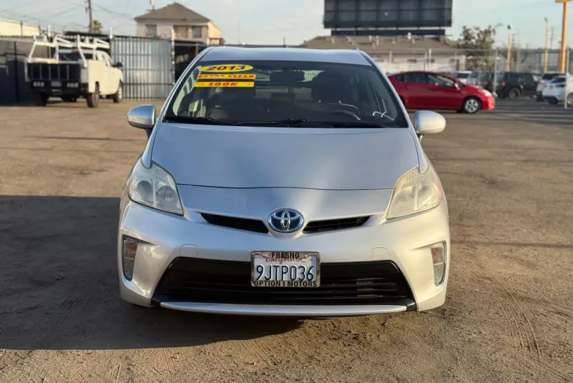 2013 Toyota Prius One photo 1
