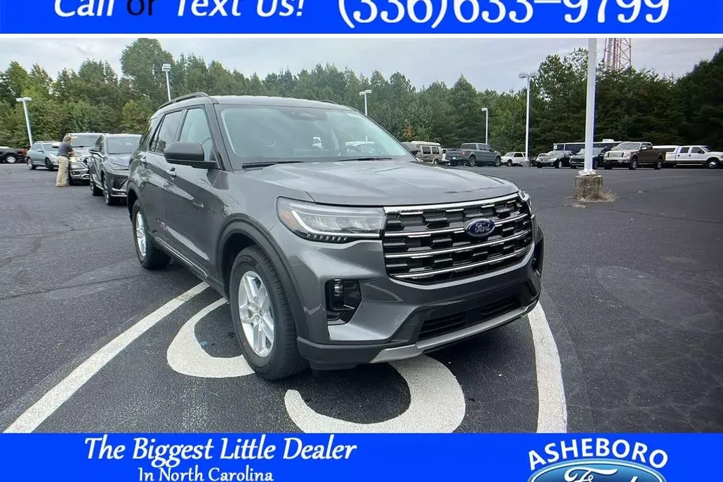 2025 Ford Explorer photo 1