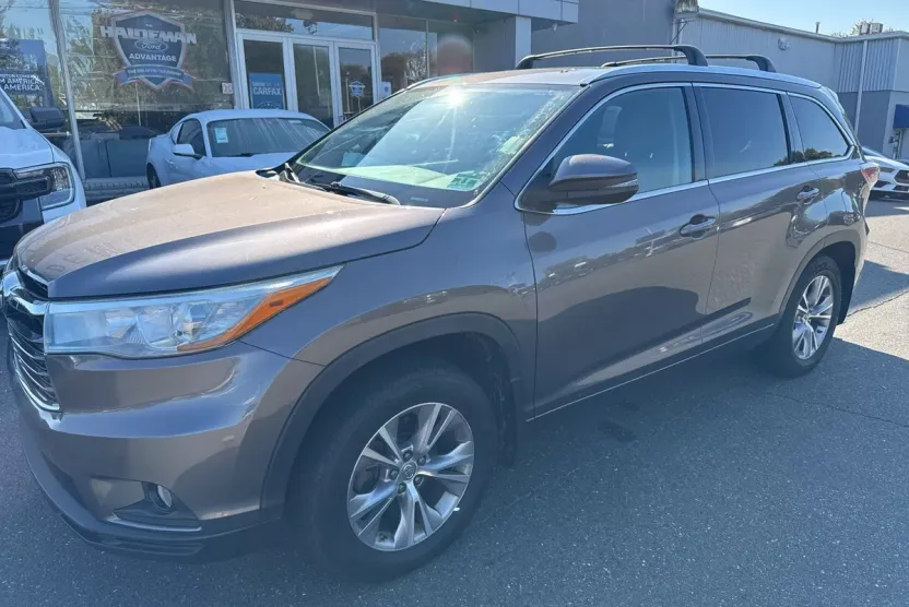 2015 Toyota Highlander XLE photo 1